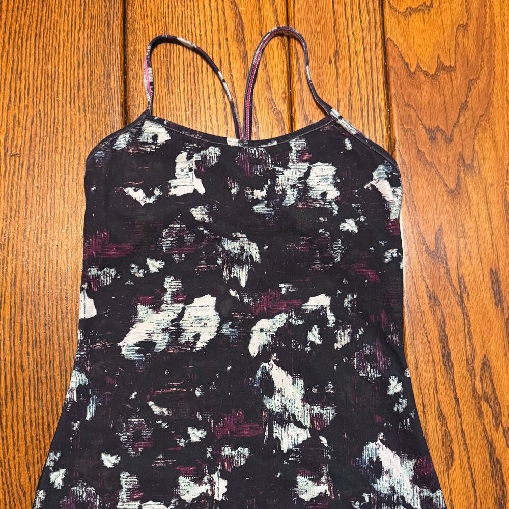 Lululemon Power Y Tank Top – Size 6 Abstract Black White Purple Print